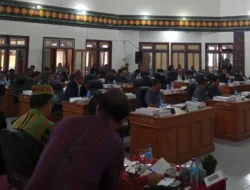 Komentar Pedas Osi Gandut, Carut Marut Lalu Lintas di Kota Ruteng 