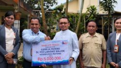 Berbagi Kasih Bank NTT Cabang Ruteng untuk Gereja Katolik St. Pio Langke Majok