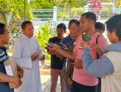 Bank NTT Cabang Ruteng Serahkan Laptop untuk Paroki Santu Klaus Kuwu