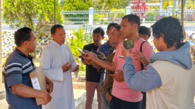 Bank NTT Cabang Ruteng Serahkan Laptop untuk Paroki Santu Klaus Kuwu