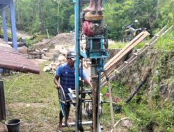 Harapan Baru di Desa Barang, TNI dan Warga Bangun MCK demi Air Bersih