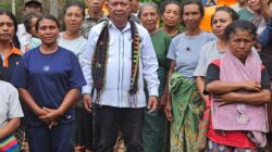 Reses di Kota Komba, Yohanes Rumat Bantu Tangki Fiber untuk Tiga Kelompok Tani