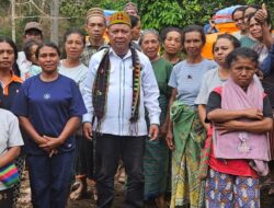 Reses di Kota Komba, Yohanes Rumat Bantu Tangki Fiber untuk Tiga Kelompok Tani