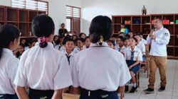 KPU Manggarai Tanamkan Literasi Demokrasi Sejak Dini Lewat Program “KPU Mengajar” di SMPN 9 Ruteng