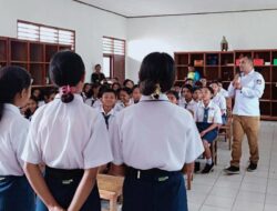 KPU Manggarai Tanamkan Literasi Demokrasi Sejak Dini Lewat Program “KPU Mengajar” di SMPN 9 Ruteng